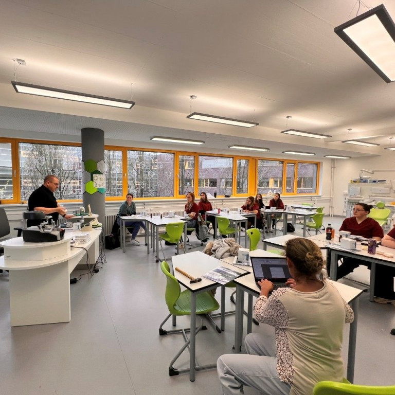 Präzision im Tiefziehverfahren – Fachseminar mit Erkodent