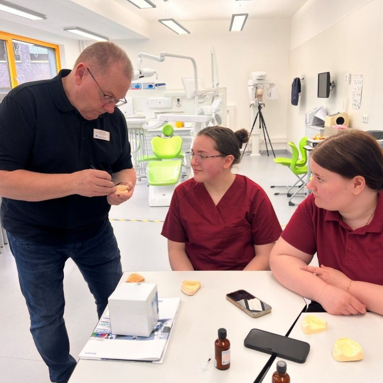 Präzision im Tiefziehverfahren – Fachseminar mit Erkodent