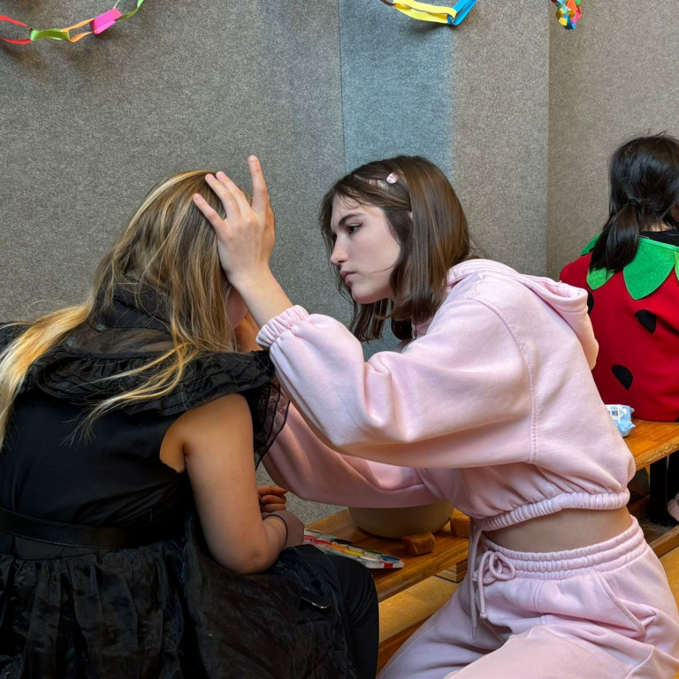 Gemeinsames Vergnügen bei der Faschingsfete