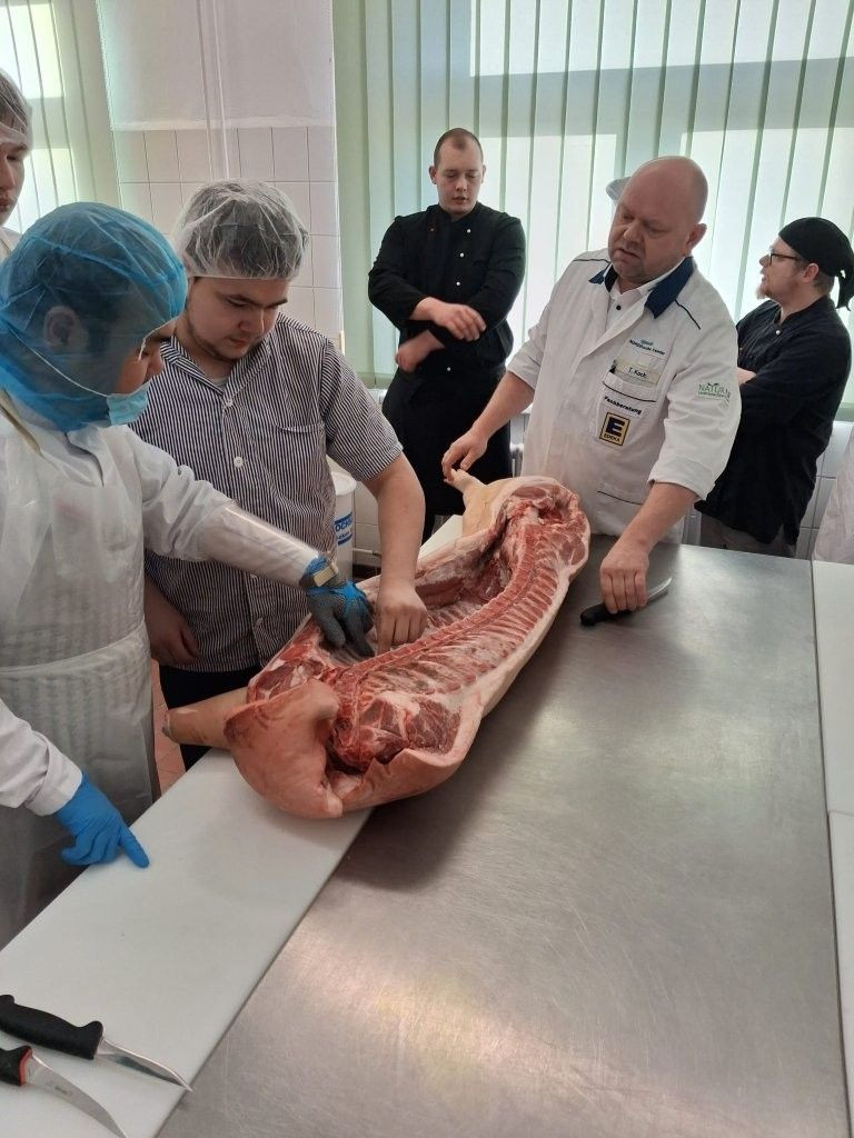 Köche und Fleischer im fachlichen Austausch