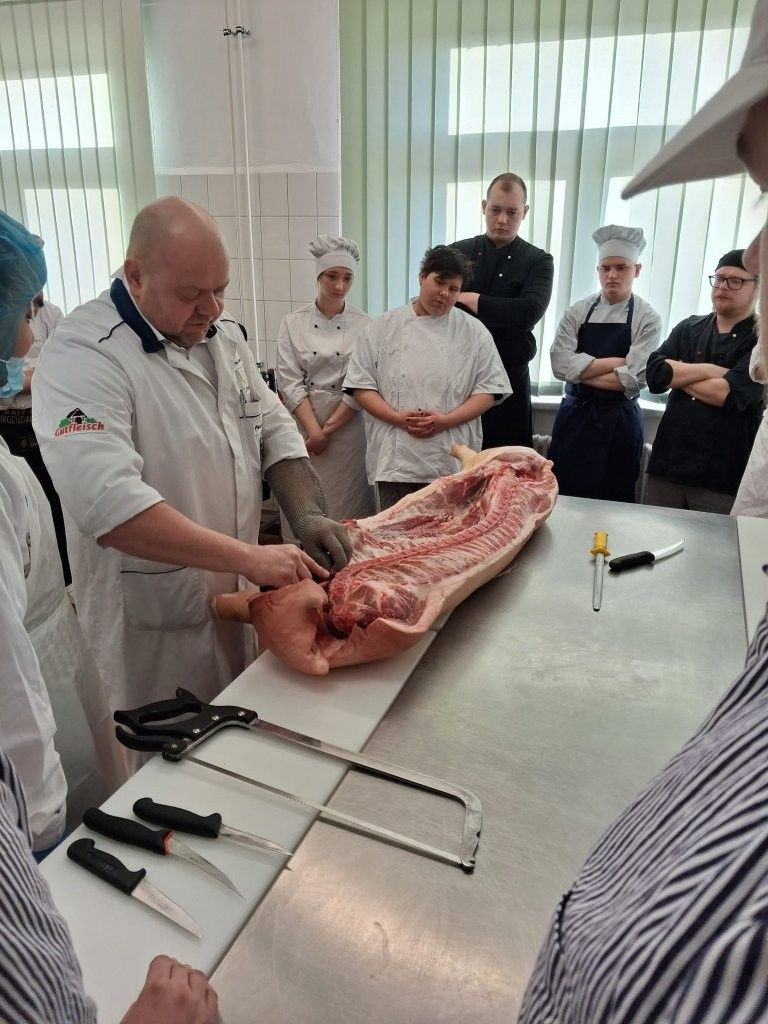 Köche und Fleischer im fachlichen Austausch