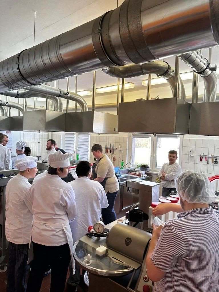 Köche und Fleischer im fachlichen Austausch