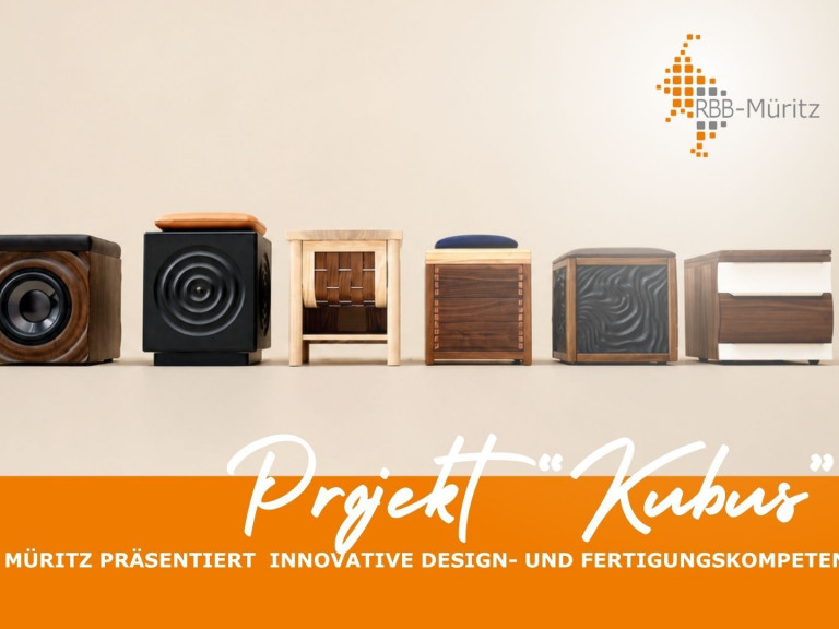 Sieben Kuben zeigen Kreativität und Präzision