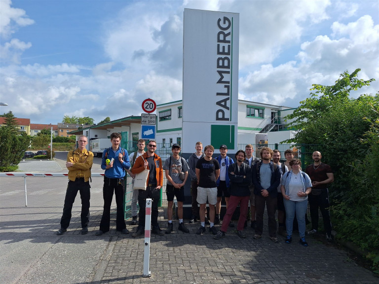 HolztechnikerInnen zu Besuch bei PALMBERG in Schönberg