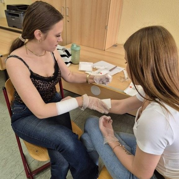 Erste Hilfe mit Selbstschutzinhalten