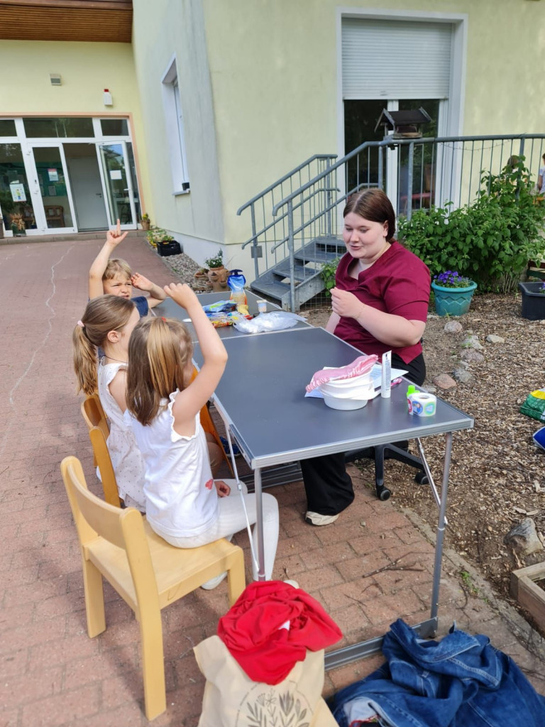 Projekt mit der ZFA 31 in der Kita "Haus Tiefwarensee" und "Haus Sonnenschein"