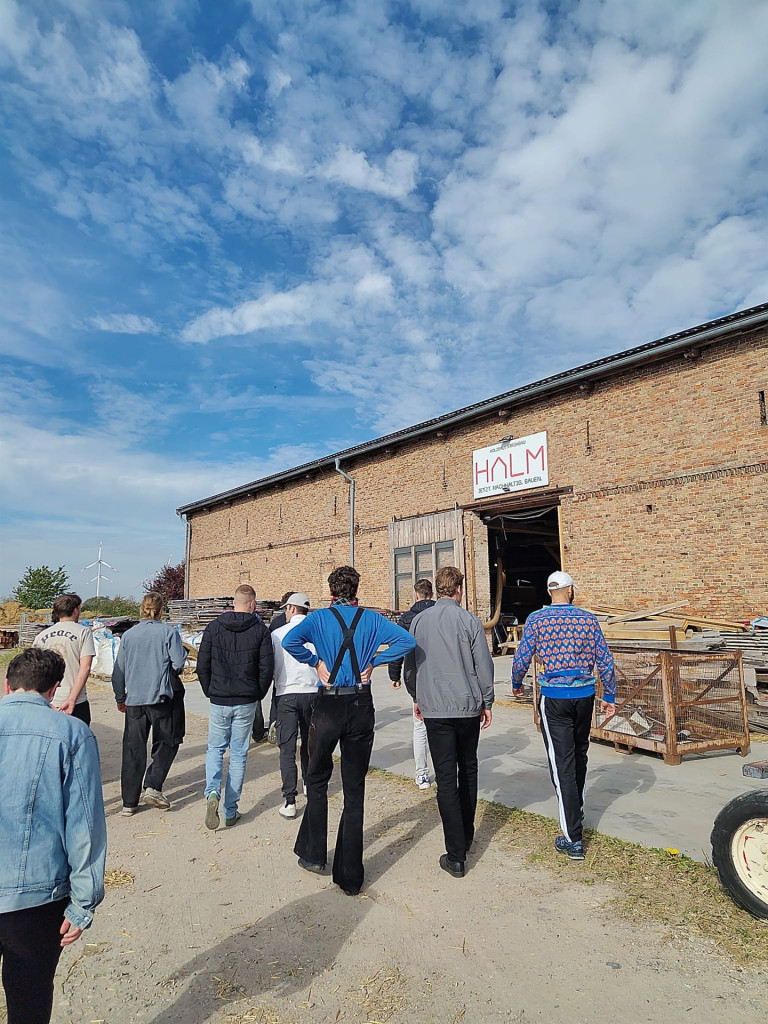 Stroh, Lehm und jede Menge Ideen – zu Besuch bei HALM